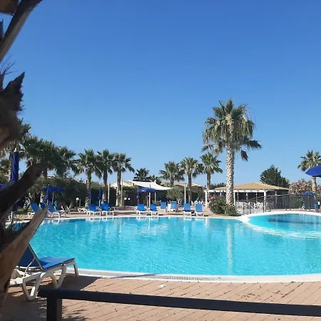 Enticing In With Pool *